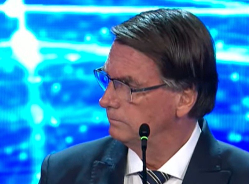 Bolsonaro ataca Vera Magalhães e Simone Tebet ao ser perguntado sobre vacina contra covid-19