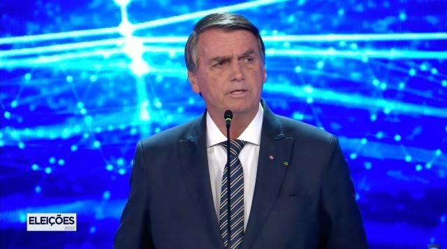 “Deus, Pátria, Família”: Bolsonaro termina debate com lema criado pelo fascismo