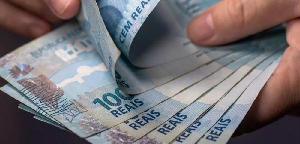 Cunhado de Bolsonaro comprou mansão de R$ 2,67 milhões com dinheiro vivo