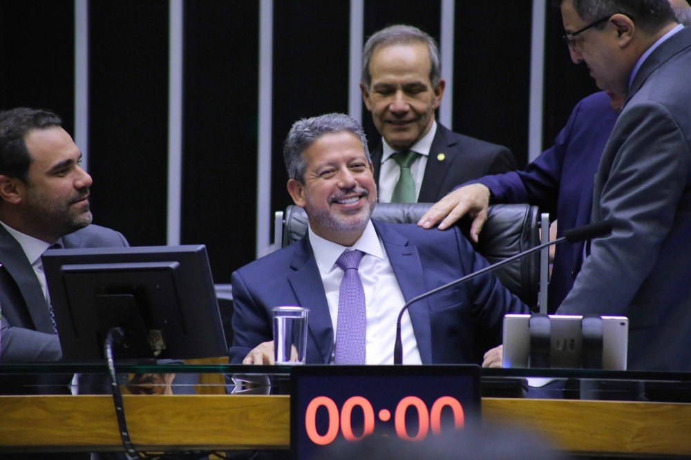 Arthur Lira empregou sete parentes de assessor acusado de operar 'rachadinha' em Alagoas