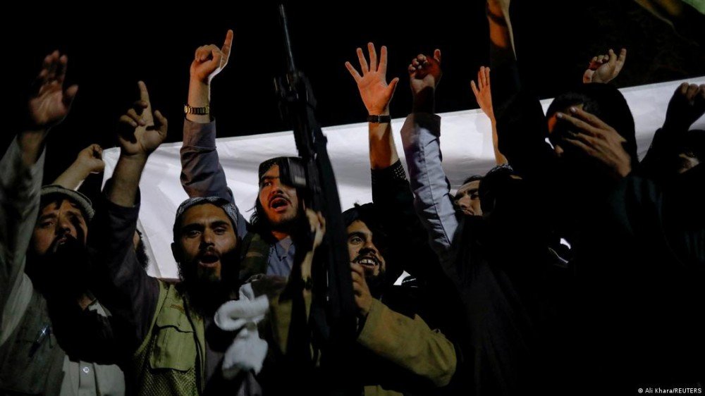 Talibã celebra um ano da retirada das tropas dos EUA