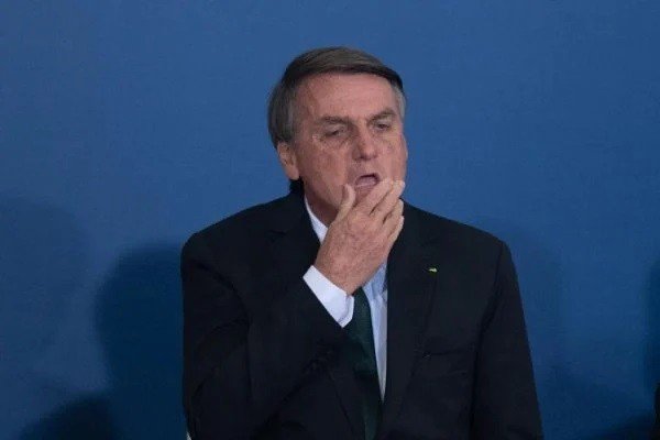 Ex-funcionário afirma que primeira mansão de Bolsonaro na Barra da Tijuca foi comprada com 