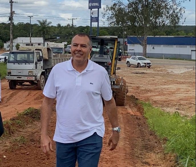 Prefeito Joaquim Neto acompanha início das obras de pavimentação dos trechos que ligam a BR -101 às localidades de Jorge Amado, Sauípe, Boa União e Mangalô