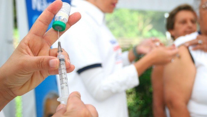 Saiba quem pode se vacinar contra H1N1 no SUS; rede privada tem vacina por R$ 90