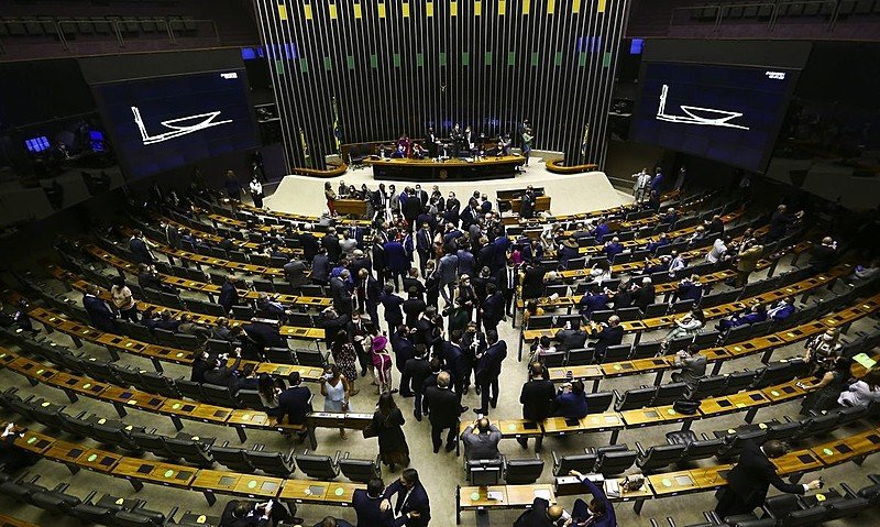 Saiba quais são as atribuições dos deputados federais e estaduais