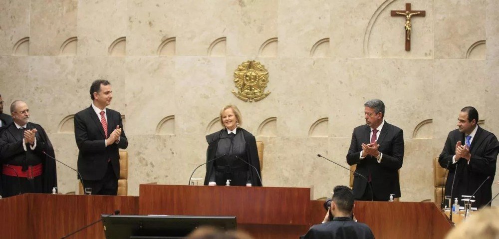 STF permanecerá vigilante na supremacia da Constituição e da ordem democrática, diz Rosa Weber