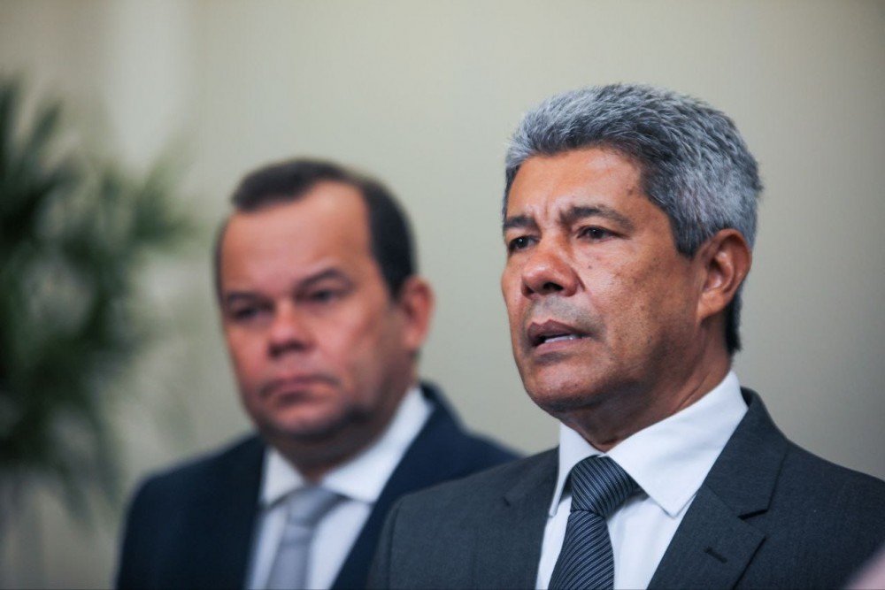 Jerônimo anuncia programa de habitação com prioridade para profissionais da segurança pública