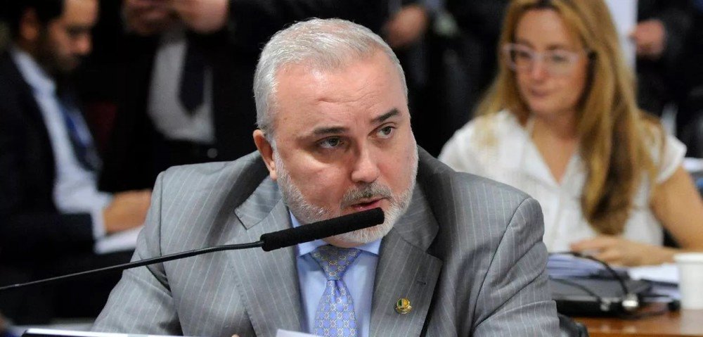 Senador do PT pede impeachment de Bolsonaro e Guedes por pedalada