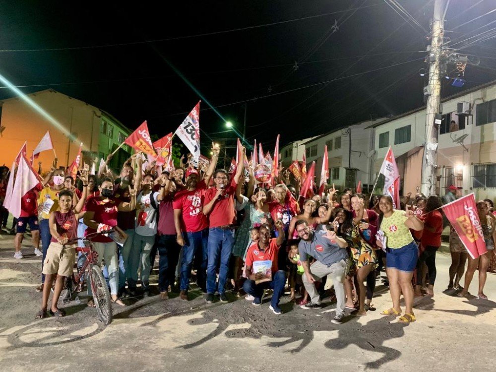 Em caravana no Urupiara e Brisas do Catu, Radiovaldo defende mais 4 mil novas unidades do Minha Casa Minha Vida em Alagoinhas