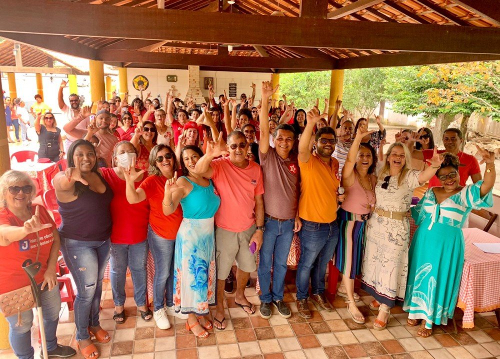 Professores das redes estadual e municipal do Litoral Norte e Agreste baiano definem apoio a Radiovaldo e Joseildo por valorização da categoria