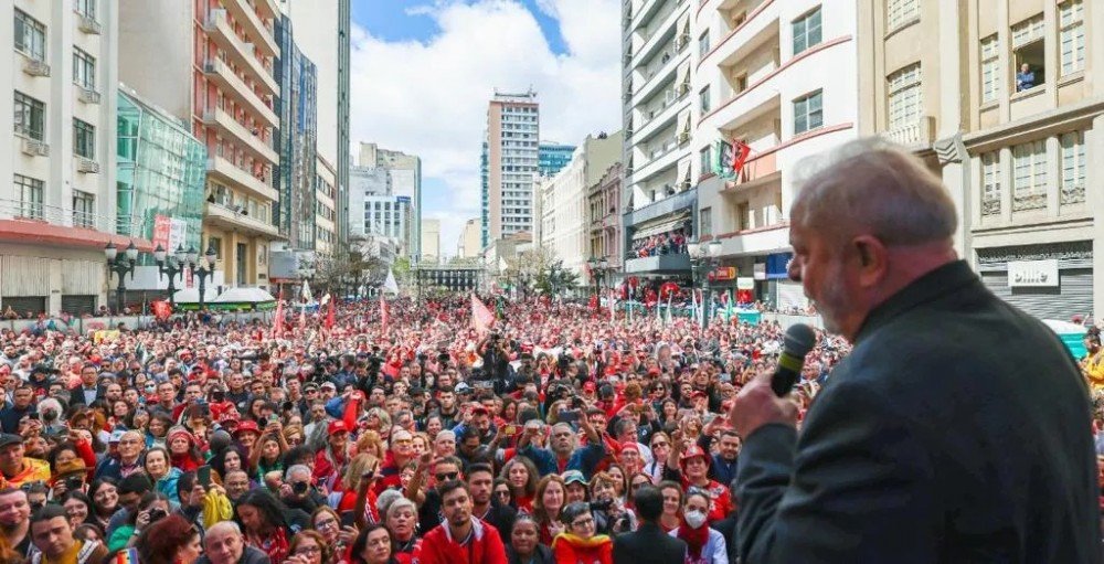Líder incontestável em todas as pesquisas, Lula diz que brasileiros terão orgulho de seu governo