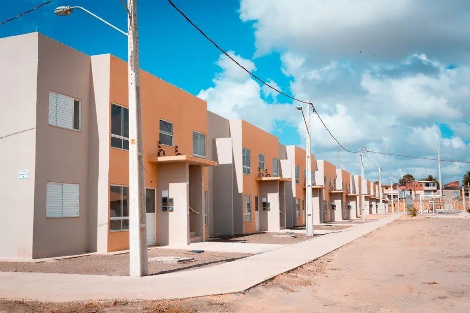 Governo Federal corta 93% da verba do Casa Verde Amarela em 2023, e não há dinheiro nem para concluir obras paradas