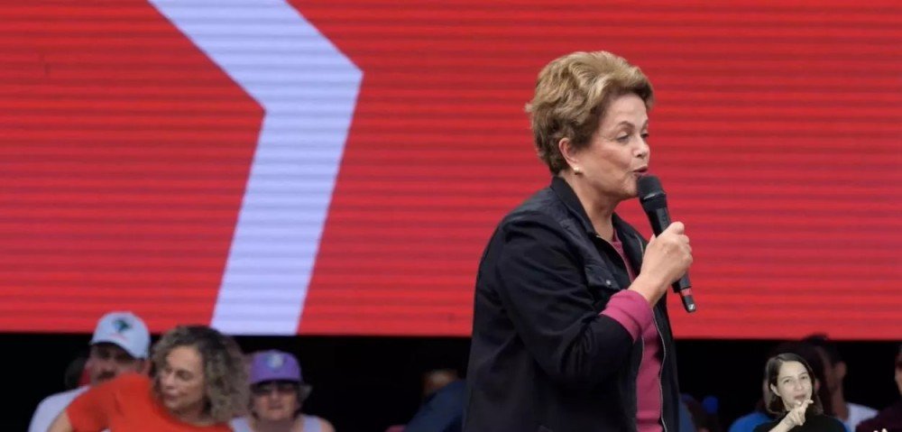 Dilma reforça coro pelo voto útil em Lula: 'neste ano não é por opção pessoal, é a opção pelo Brasil'