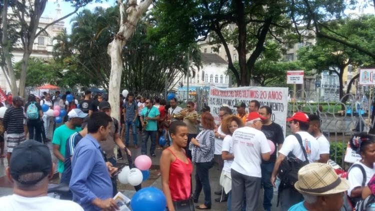 Professores das universidade estaduais protestam na Piedade