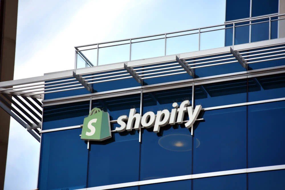 Fim do salário tradicional? Conheça o novo modelo de remuneração da Shopify