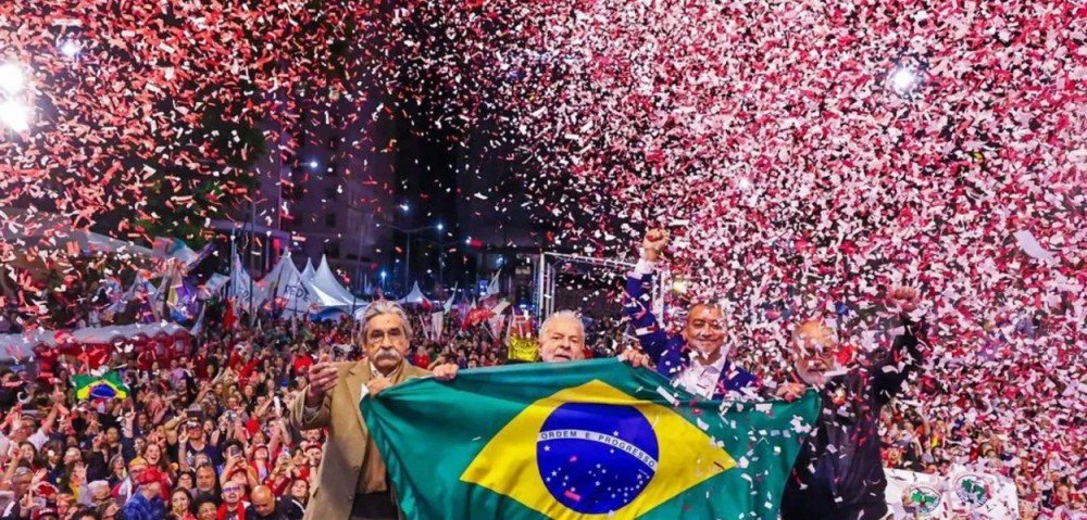 Nova pesquisa Genial/Quaest: Lula tem 44% e vantagem sobre Bolsonaro aumenta para 10 pontos