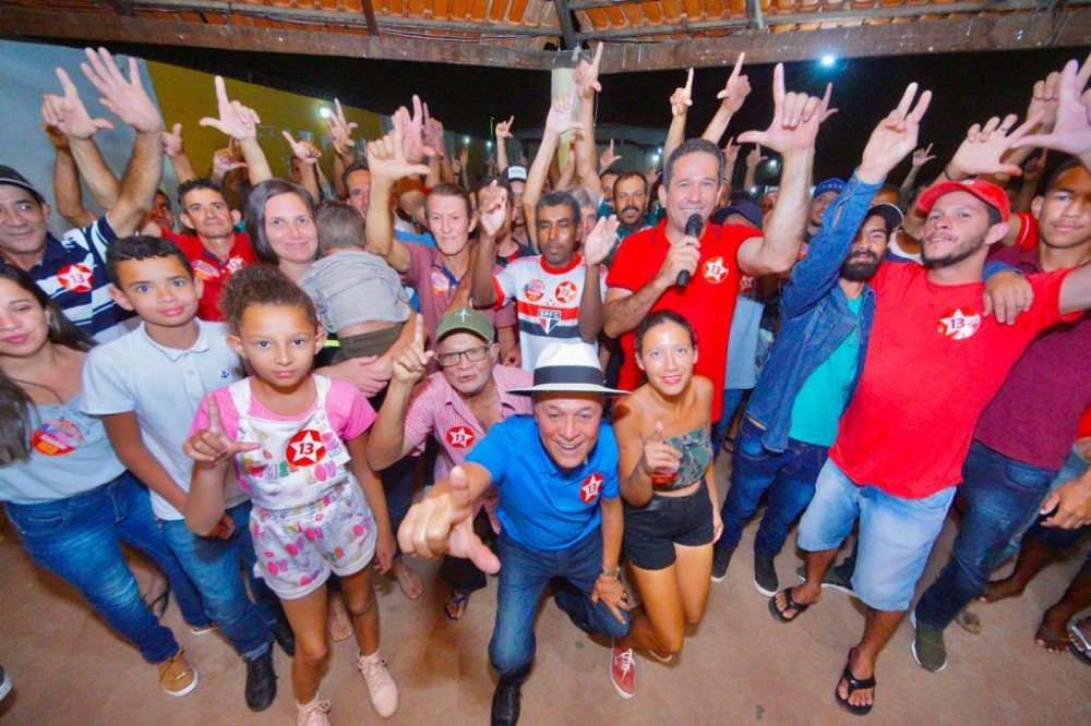 Joseildo participa de caminhada em Santa Terezinha nesta sexta (23)