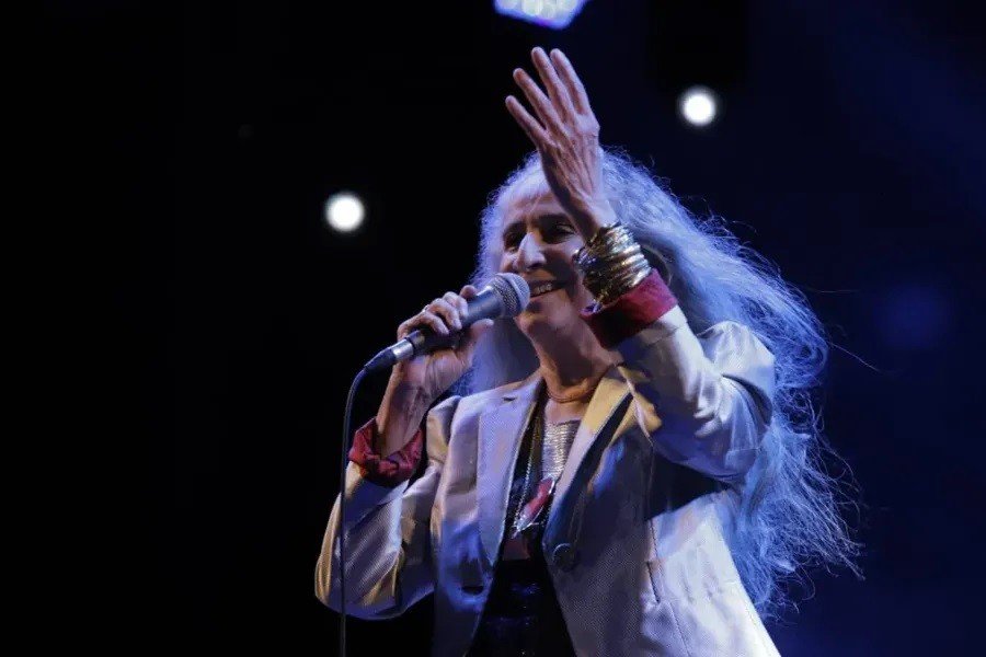 Bethânia anuncia mais uma apresentação em Salvador