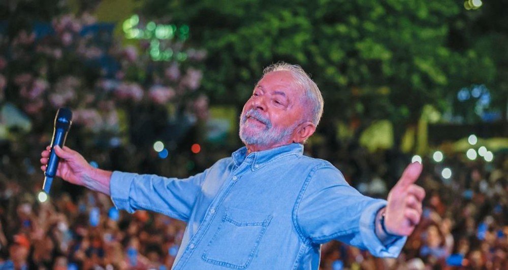 Ipec aponta vitória de Lula no 1º turno com 52% dos votos válidos
