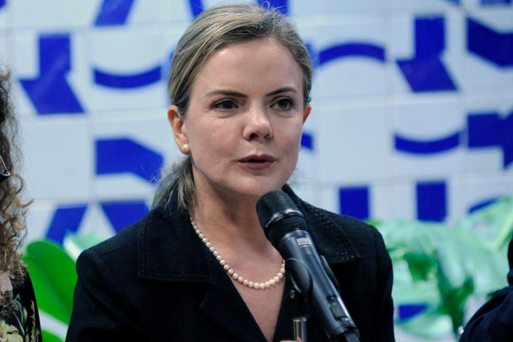 Gleisi diz que assassinato de eleitor de Lula por bolsonarista no CE é fruto de 