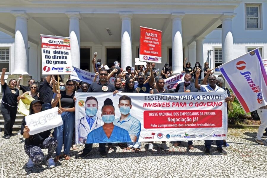 Em greve há oito dias, trabalhadores da Ebserh protestam em Salvador