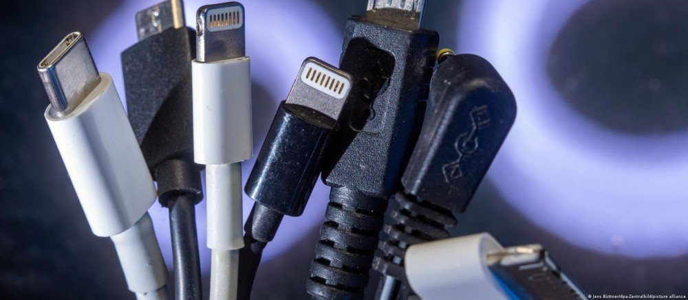 UE aprova lei do carregador único para dispositivos móveis