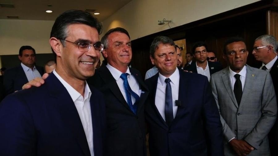 Secretários deixam cargos após governador de SP apoiar Bolsonaro