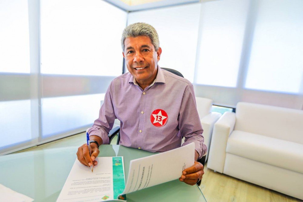 No Dia das Crianças, Jerônimo assina compromisso com Rede Nacional Primeira Infância