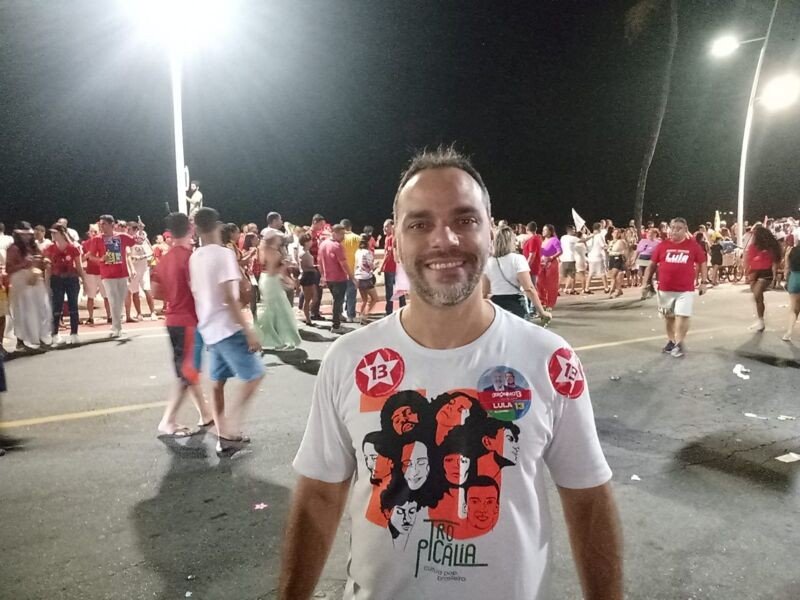 Amor ao país motiva ida para a rua, diz Vasconcelos sobre ato com Lula