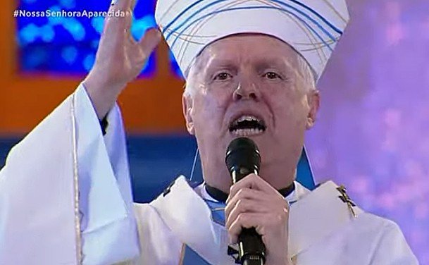 Sob vaias e aplausos, Bolsonaro visita Aparecida do Norte e bispo diz: 