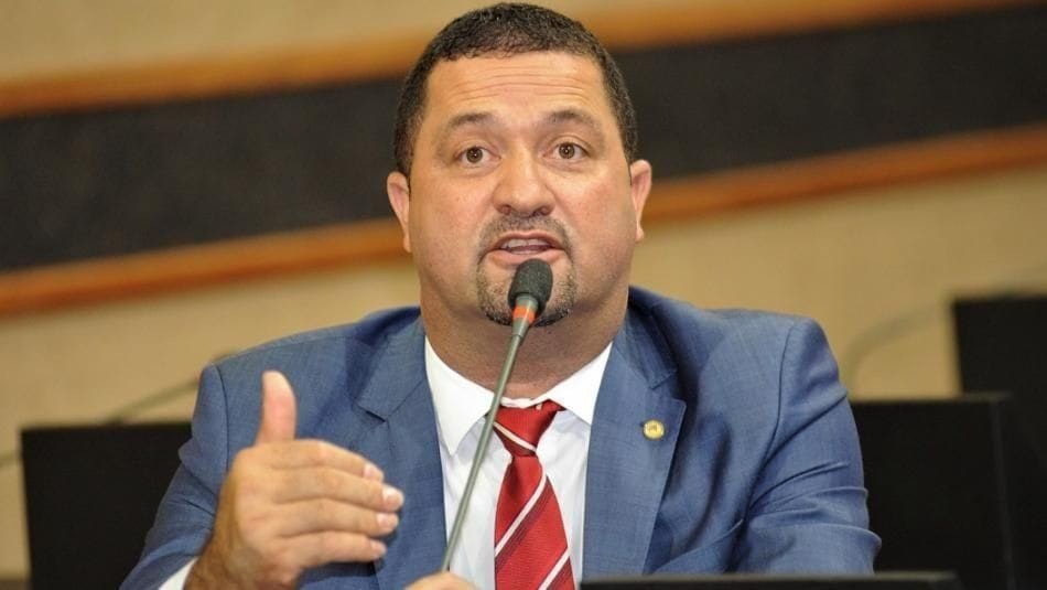 “Acm Neto vai ficar marcado pela afroconveniência por toda a vida”, afirma Osni