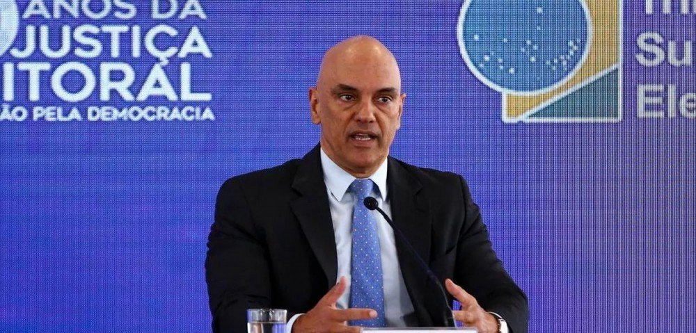 Alexandre de Moraes extingue ação da campanha de Bolsonaro sobre inserções de rádio