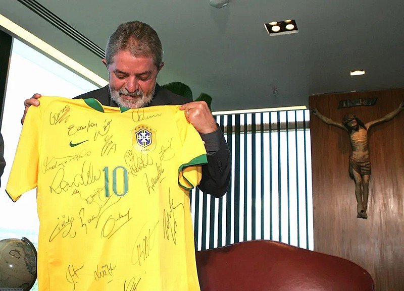 Lula diz que vai usar a amarelinha para torcer na Copa: 