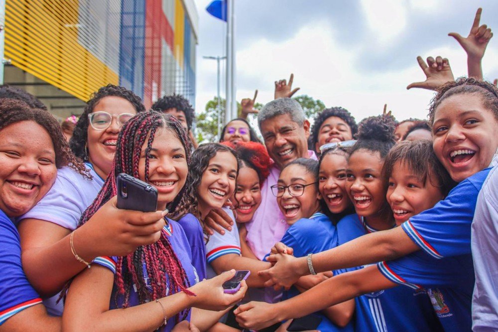 No Dia Nacional da Alfabetização, Jerônimo reafirma que vai enfrentar analfabetismo e fortalecer educação em parceria com Municípios
