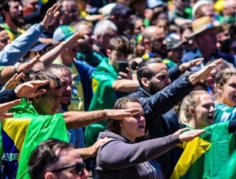 Gesto de bolsonaristas em SC é nazista, afirmam especialistas