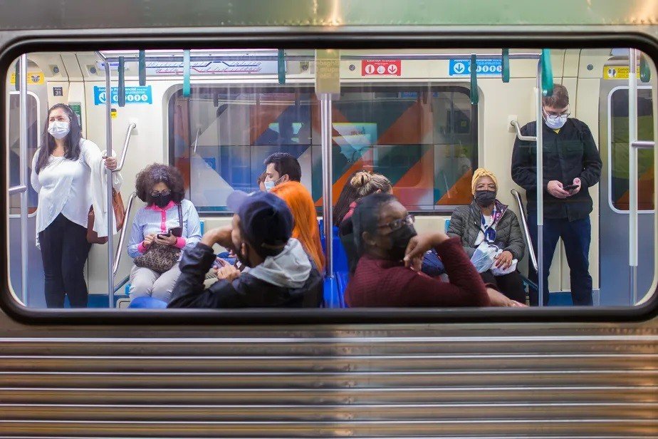 Médicos e secretarias da Saúde voltam a recomendar o uso de máscaras, mostra levantamento feito pelo GLOBO