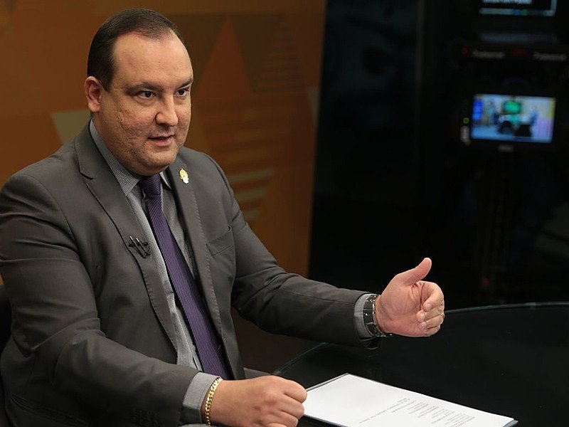 Seguindo exemplo de Bolsonaro, presidente da Funai trabalhou por 30 minutos desde o 2º turno