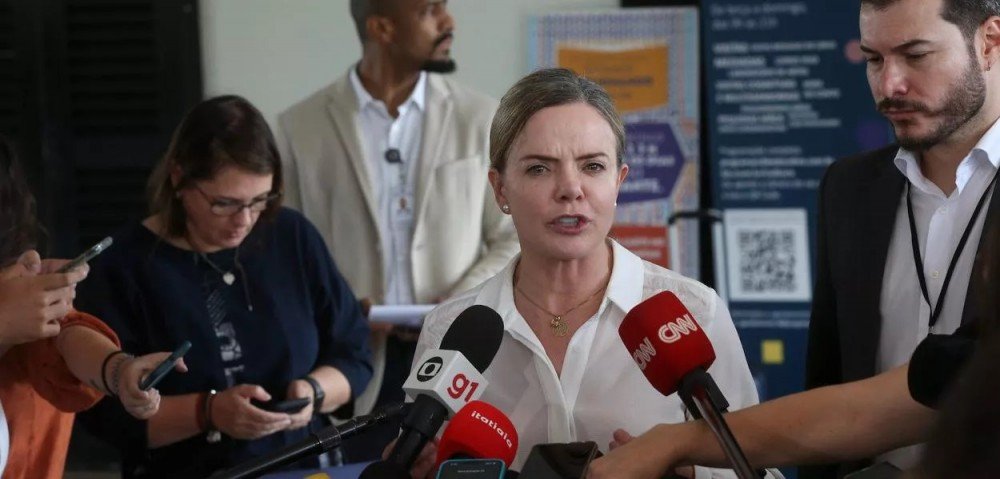 'A democracia vence e Bolsonaro ficará no lixo da história', diz Gleisi após Moraes rechaçar tentativa de golpe do PL