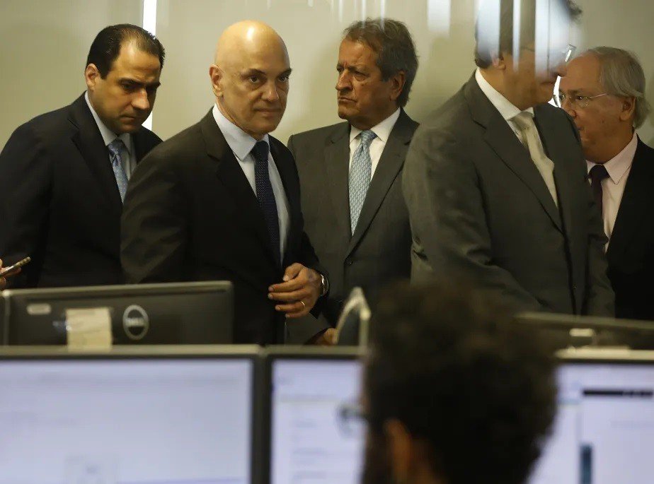 PL discute bloquear votação da PEC da Transição em reação às decisões de Alexandre de Moraes