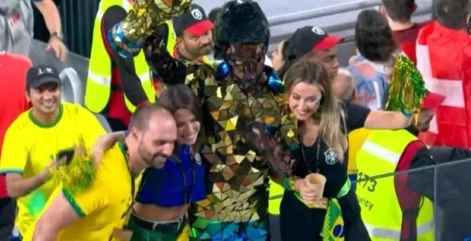 Mulher de Eduardo Bolsonaro vira alvo de bolsonaristas após serem flagrados no Catar