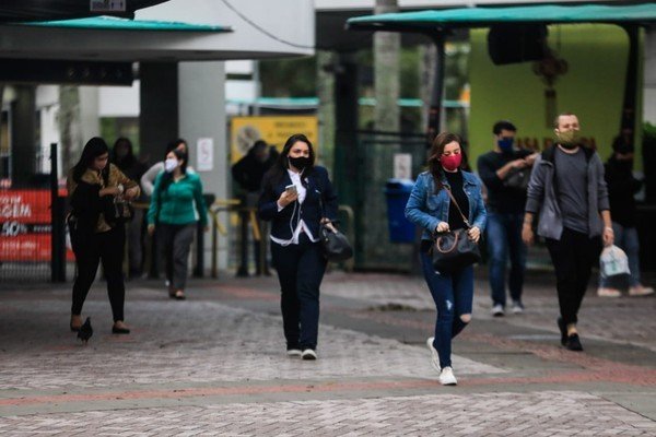 Avanço de variante do Coronavírus obriga a medidas restritivas; por enquanto, uso de máscaras e comprovante de vacinação