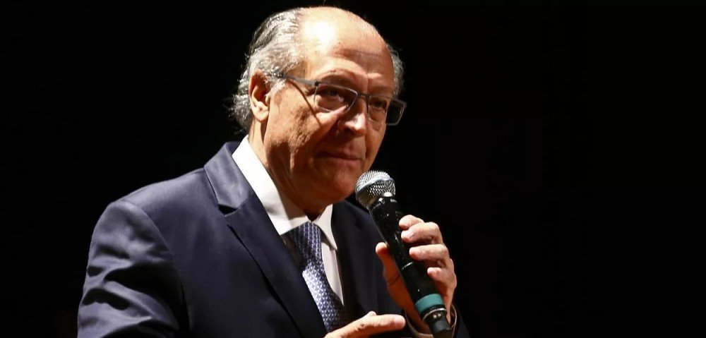 Alckmin: atos pró-golpe são 'coisa de menino mimado'