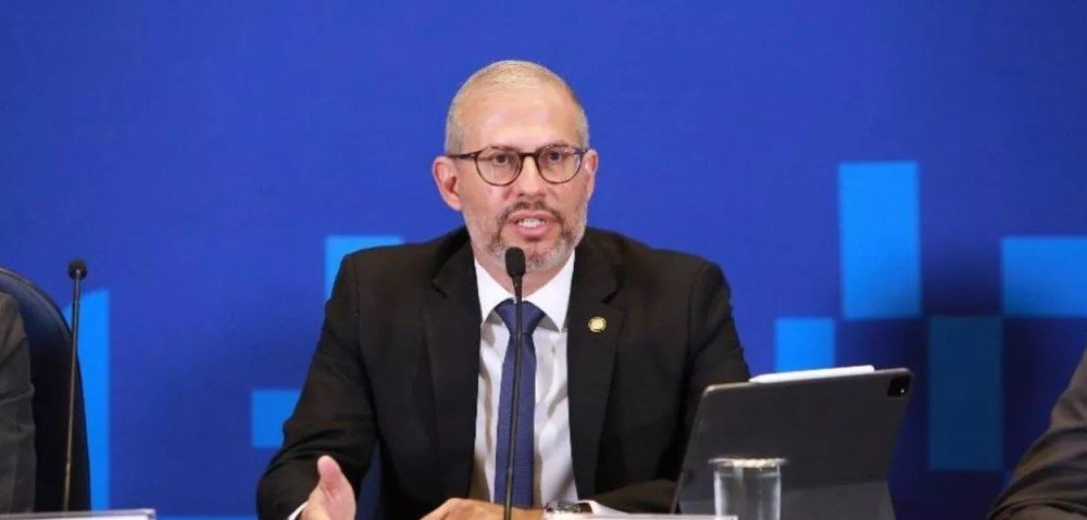 Ministro da Educação diz que bolsas da Capes serão pagas até terça (13)