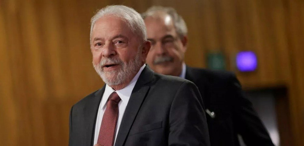 Lula afirma que terá de fazer uma varredura no Palácio da Alvorada antes de se mudar