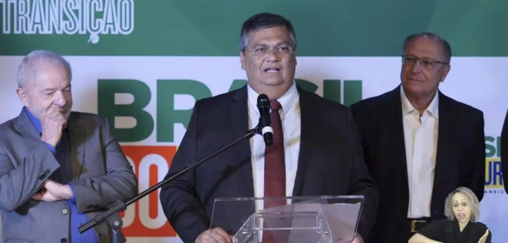 Flávio Dino diz que não haverá perseguição a Bolsonaro e cita Cristiano Zanin como ótimo nome para o STF