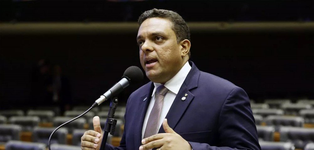 Otoni de Paula vira alvo da fúria bolsonarista após críticas a Bolsonaro