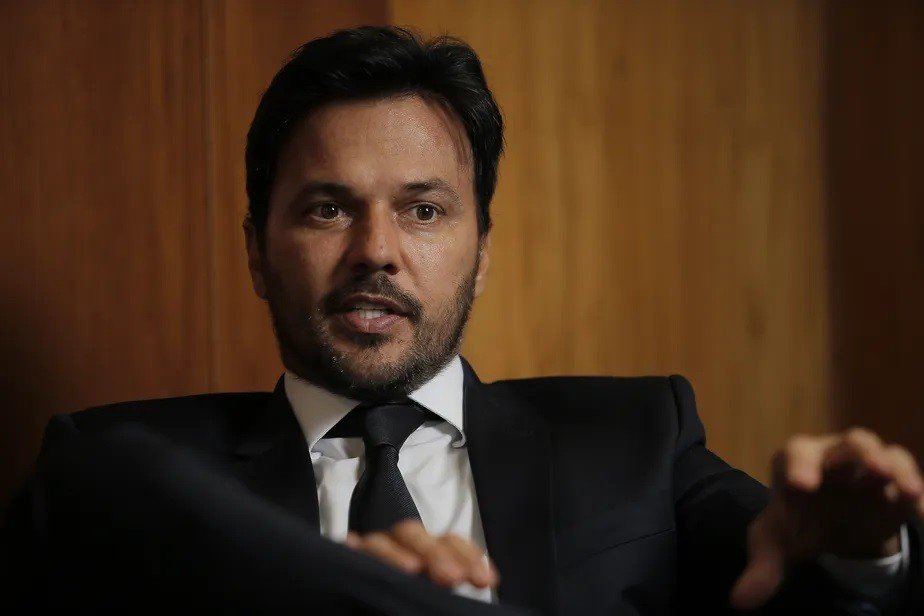 Bolsonaro exonera o ministro das Comunicações Fábio Faria