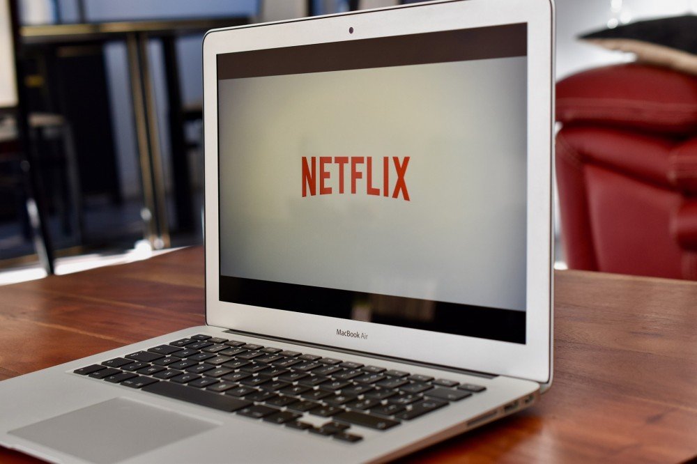 Netflix começará a cobrar taxa extra por compartilhamento de senha