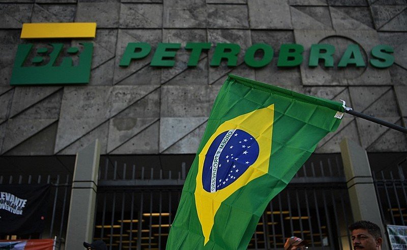 Bolsonaro reduz papel da Petrobras no PIB; governo Lula quer recuperação com investimento