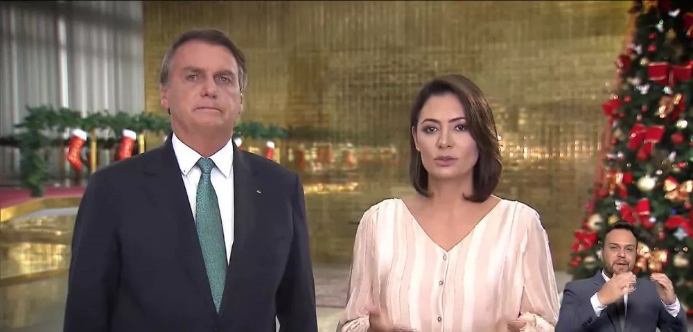 Auxiliar de Bolsonaro diz que ele viaja aos EUA sem passagem de volta e dispara contra Michelle: 'falsa crente' e 'medíocre'